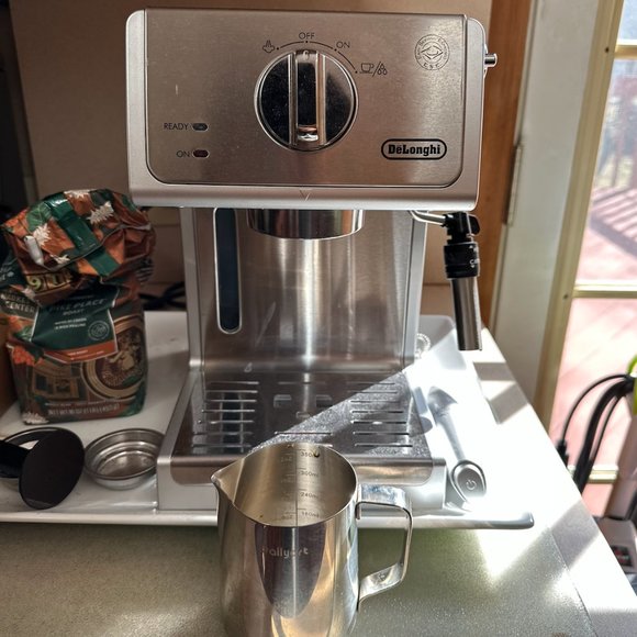 De'Longhi 15-Bar Pump Espresso & Cappuccino Machine Stainless Steel - NEW - Picture 2 of 5